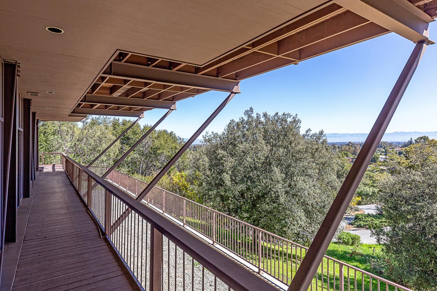Detail Gallery Image 26 of 41 For 12668 La Cresta Ct, Los Altos Hills,  CA 94022 - 4 Beds | 3/1 Baths