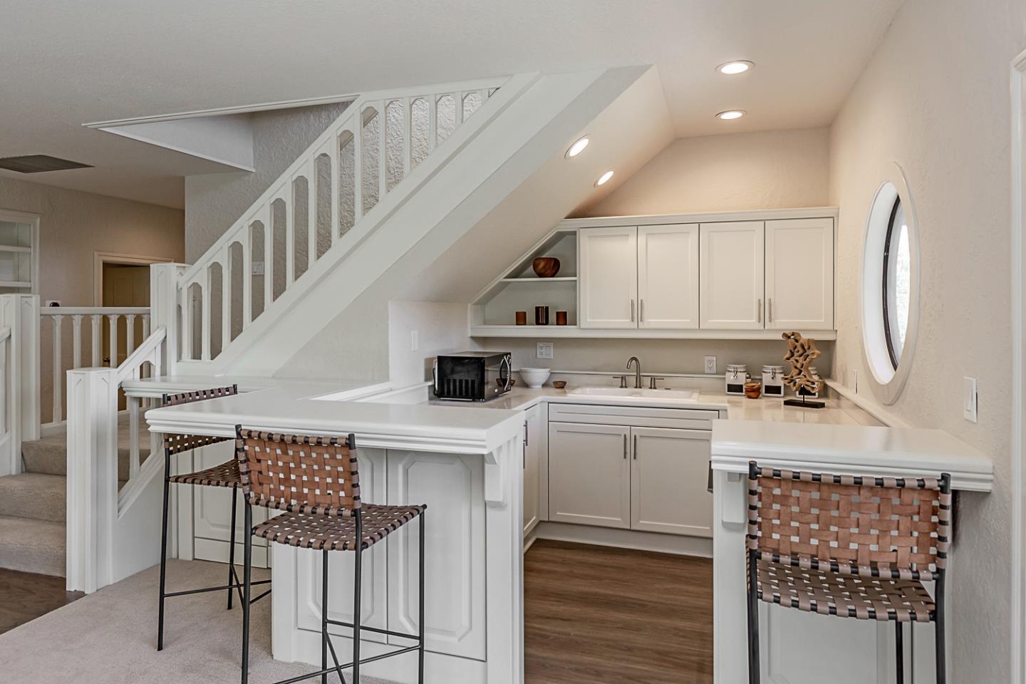 Detail Gallery Image 27 of 41 For 12668 La Cresta Ct, Los Altos Hills,  CA 94022 - 4 Beds | 3/1 Baths
