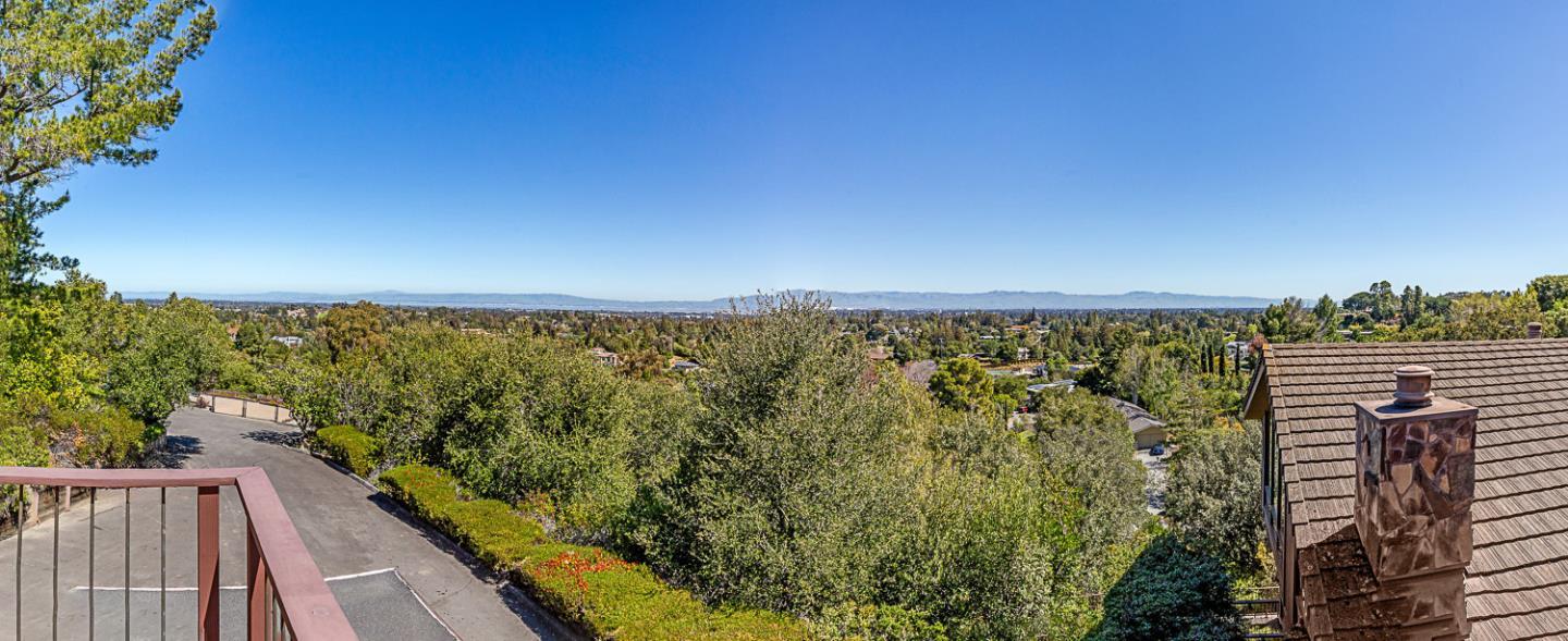 Detail Gallery Image 3 of 41 For 12668 La Cresta Ct, Los Altos Hills,  CA 94022 - 4 Beds | 3/1 Baths