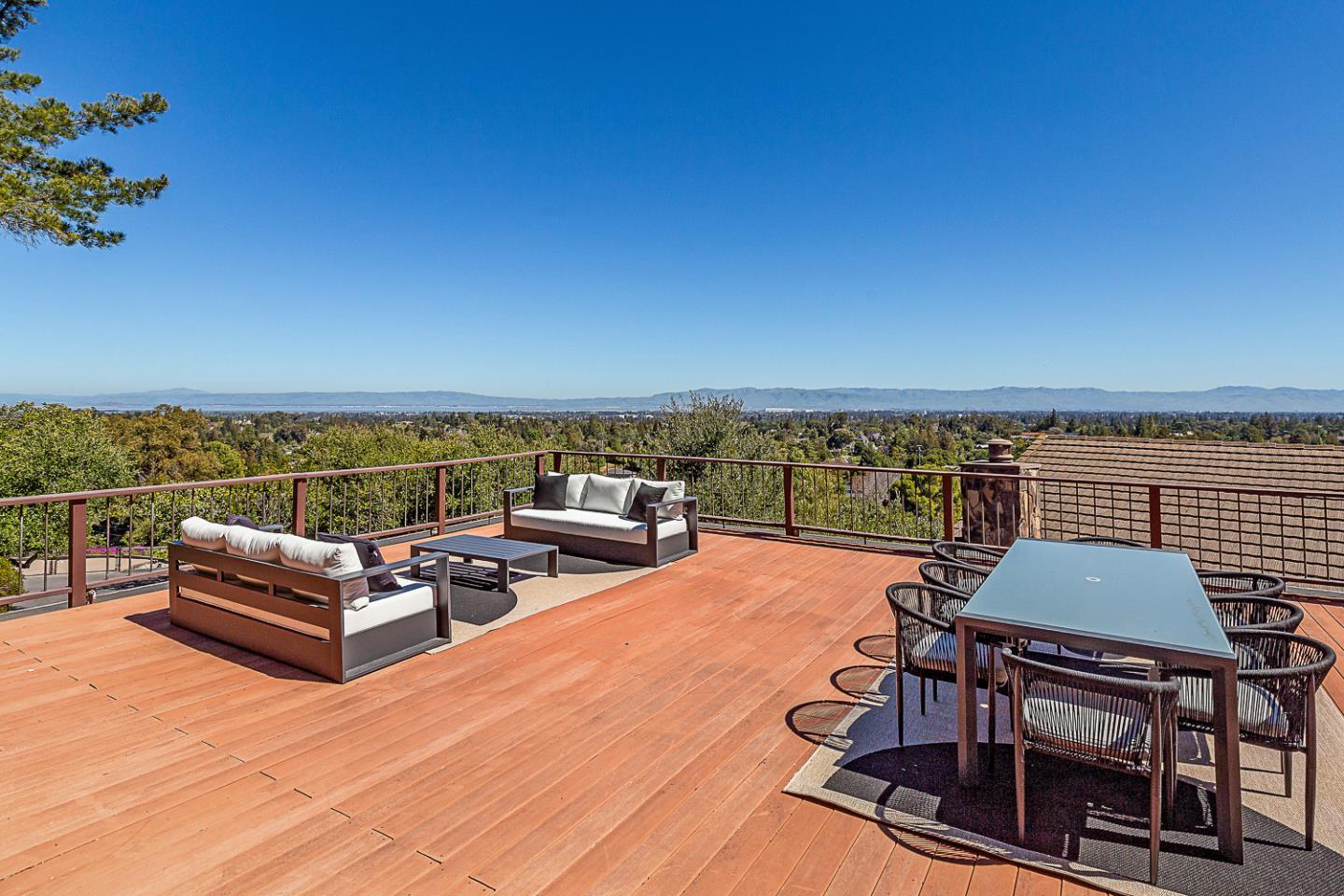 Detail Gallery Image 35 of 41 For 12668 La Cresta Ct, Los Altos Hills,  CA 94022 - 4 Beds | 3/1 Baths