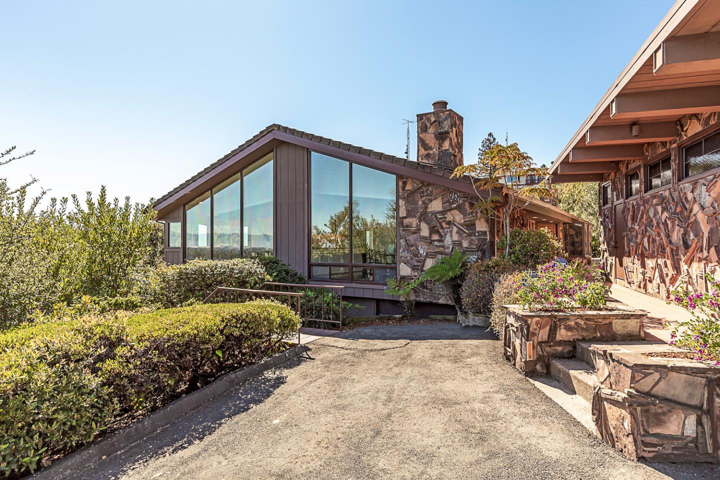 Detail Gallery Image 5 of 41 For 12668 La Cresta Ct, Los Altos Hills,  CA 94022 - 4 Beds | 3/1 Baths