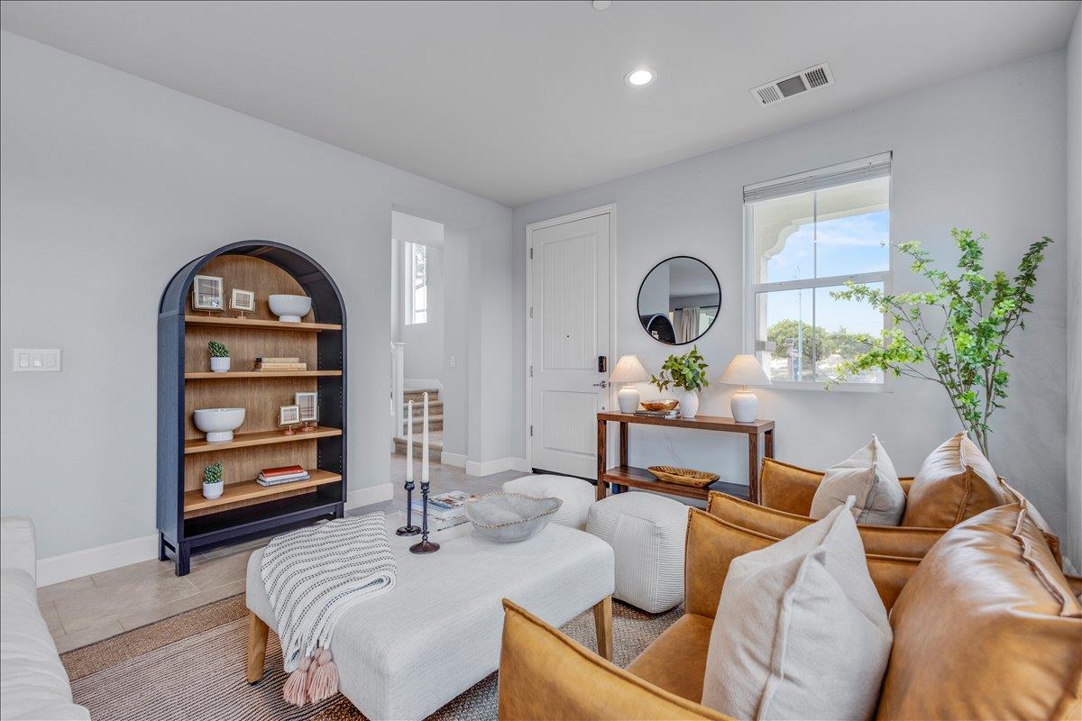 Detail Gallery Image 4 of 32 For 2943 Abrams Dr, Marina,  CA 93933 - 3 Beds | 2/1 Baths