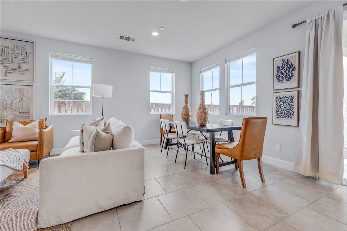 Detail Gallery Image 5 of 32 For 2943 Abrams Dr, Marina,  CA 93933 - 3 Beds | 2/1 Baths