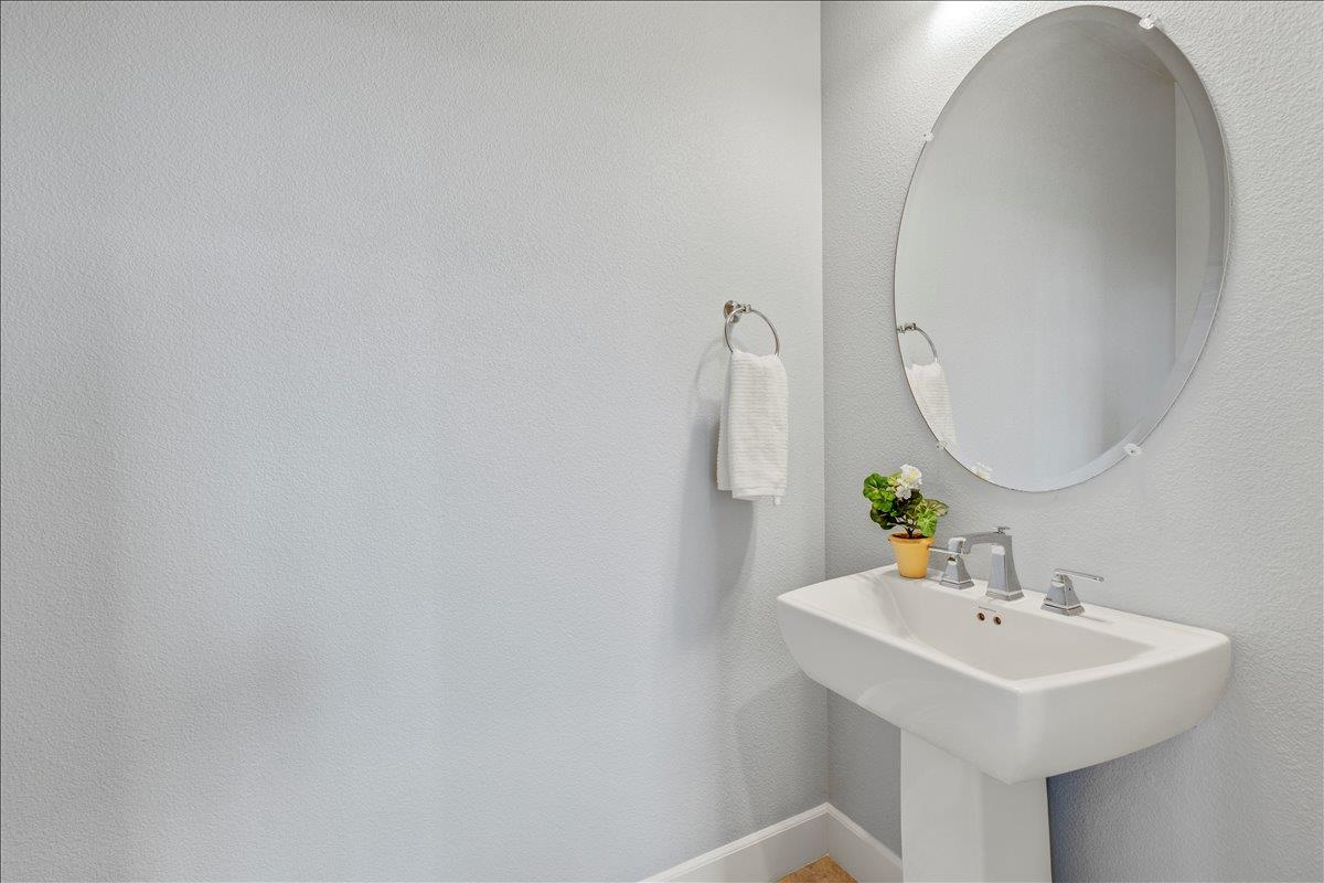 Detail Gallery Image 8 of 32 For 2943 Abrams Dr, Marina,  CA 93933 - 3 Beds | 2/1 Baths