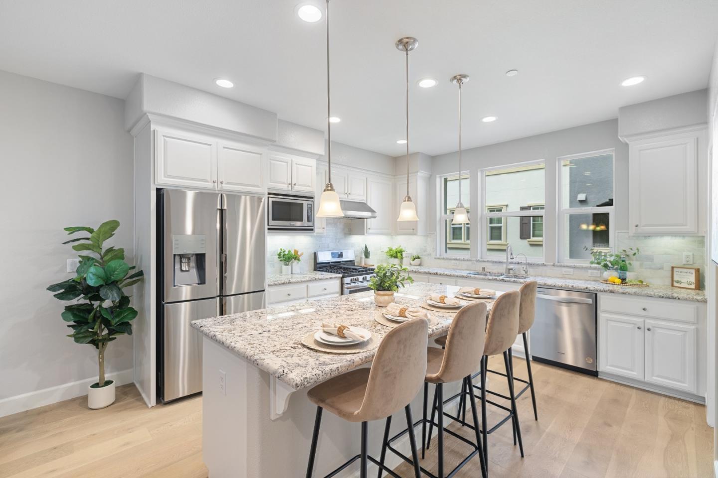 Detail Gallery Image 4 of 26 For 108 Lemmon Ter, Sunnyvale,  CA 94086 - 3 Beds | 3/1 Baths