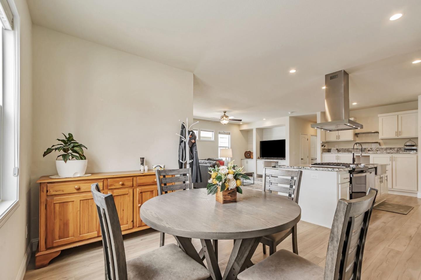 Detail Gallery Image 16 of 35 For 195 Blossom Hill Rd #242,  San Jose,  CA 95123 - 3 Beds | 2 Baths