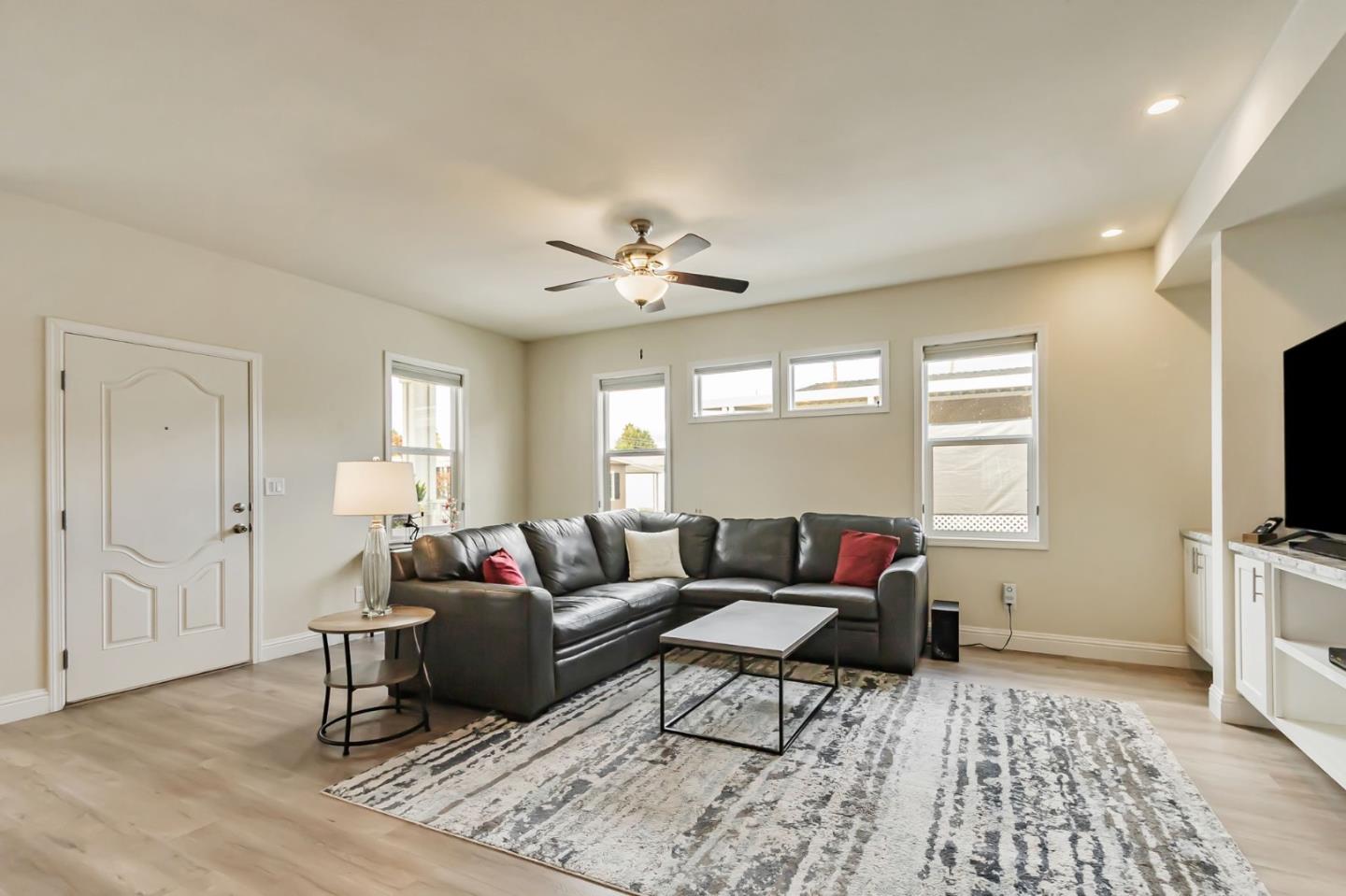 Detail Gallery Image 8 of 35 For 195 Blossom Hill Rd #242,  San Jose,  CA 95123 - 3 Beds | 2 Baths