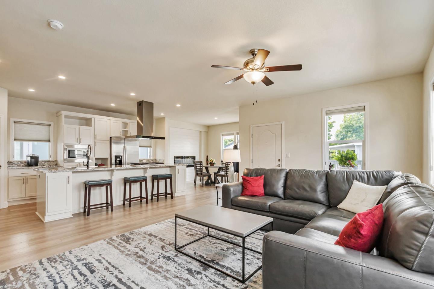 Detail Gallery Image 9 of 35 For 195 Blossom Hill Rd #242,  San Jose,  CA 95123 - 3 Beds | 2 Baths