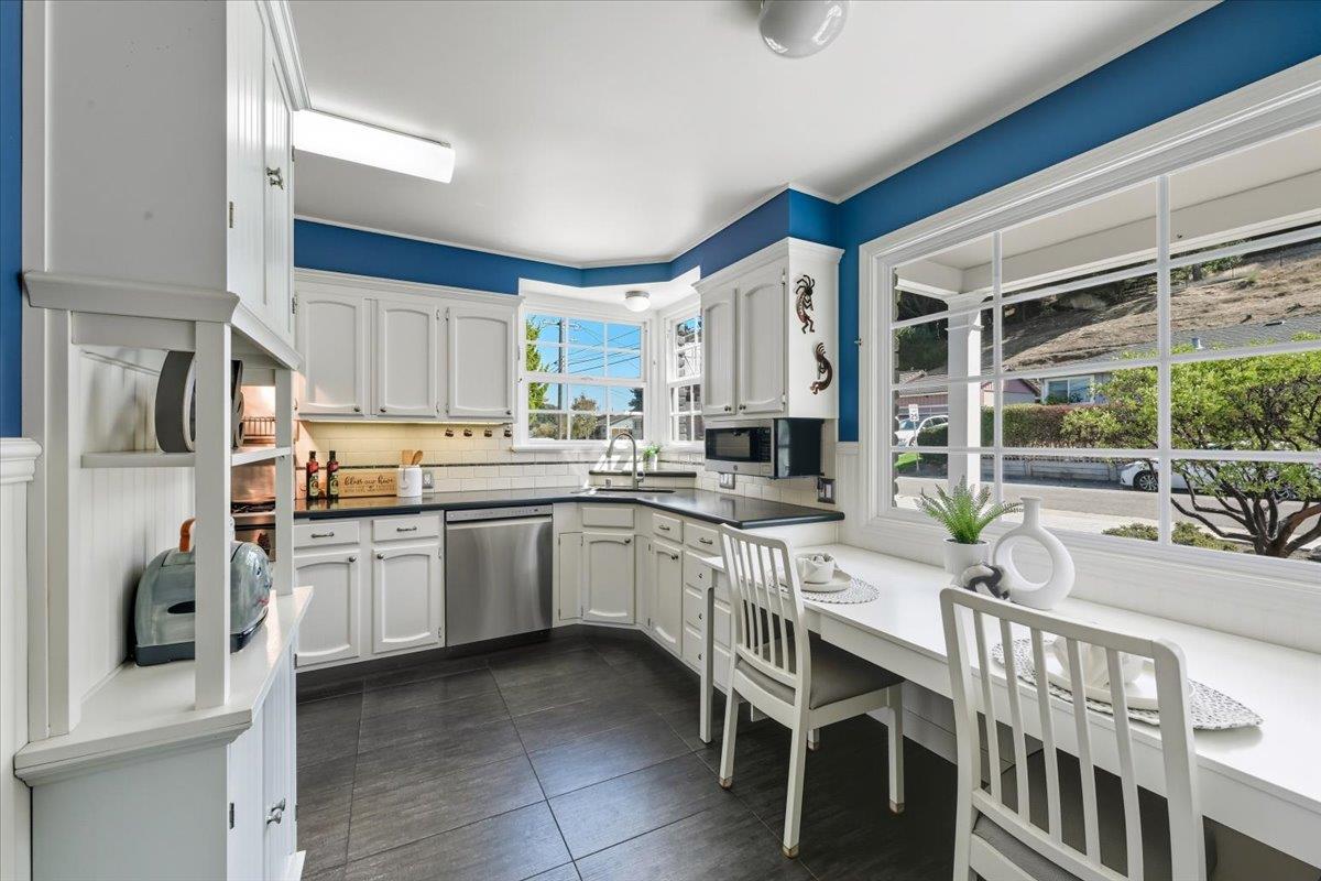 Detail Gallery Image 12 of 59 For 330 41st Ave, San Mateo,  CA 94403 - 4 Beds | 3 Baths