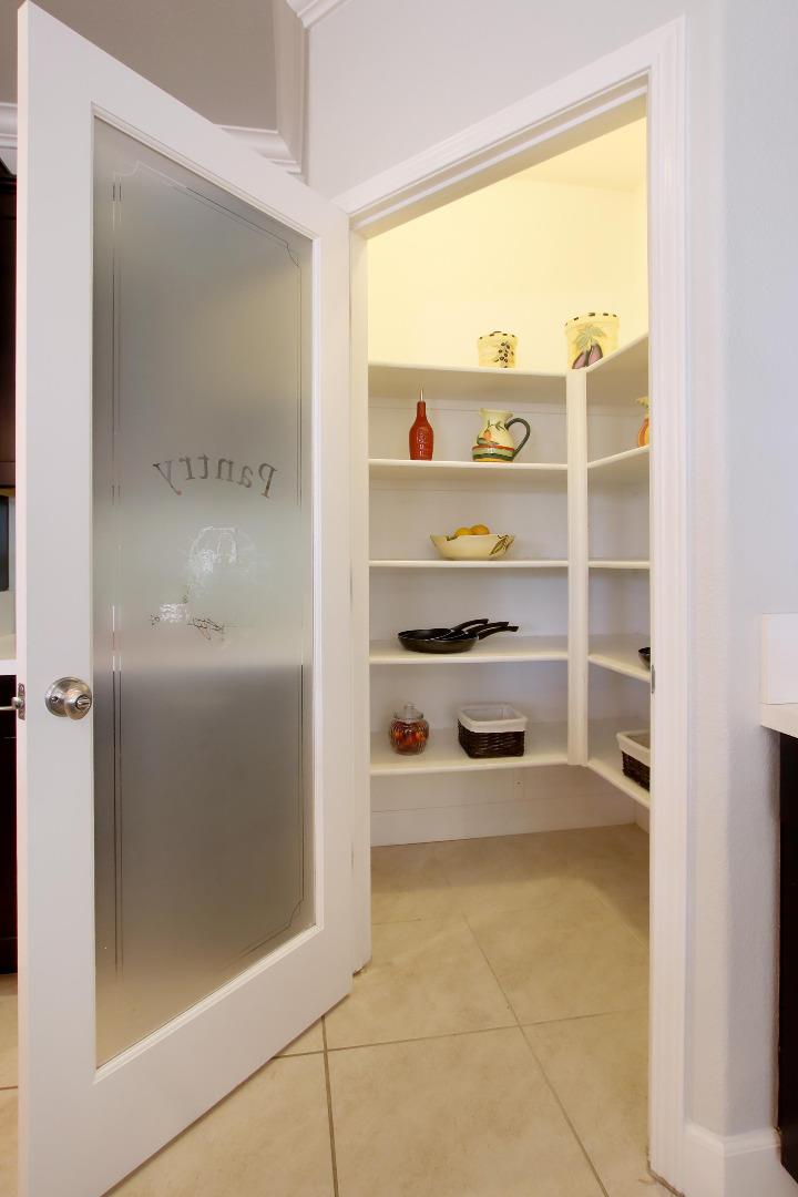 Detail Gallery Image 11 of 38 For 204 Sundance Dr, Hollister,  CA 95023 - 3 Beds | 2 Baths