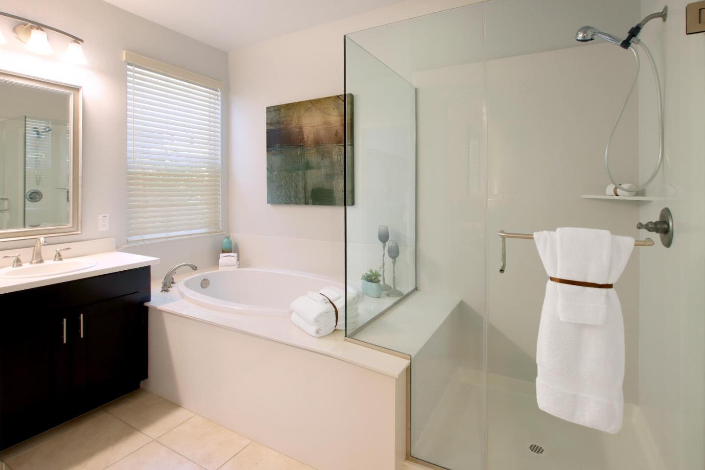 Detail Gallery Image 17 of 38 For 204 Sundance Dr, Hollister,  CA 95023 - 3 Beds | 2 Baths