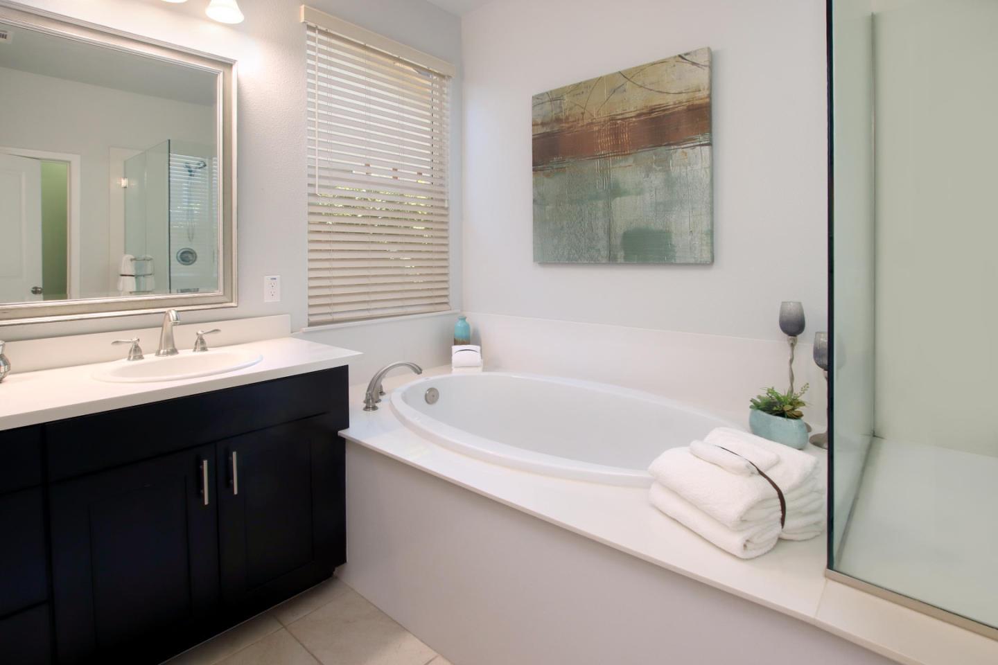 Detail Gallery Image 18 of 38 For 204 Sundance Dr, Hollister,  CA 95023 - 3 Beds | 2 Baths