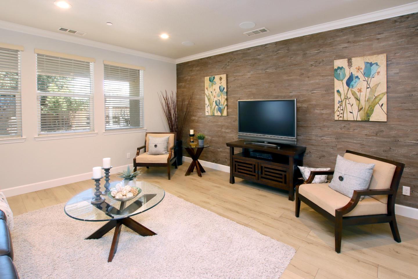 Detail Gallery Image 6 of 38 For 204 Sundance Dr, Hollister,  CA 95023 - 3 Beds | 2 Baths