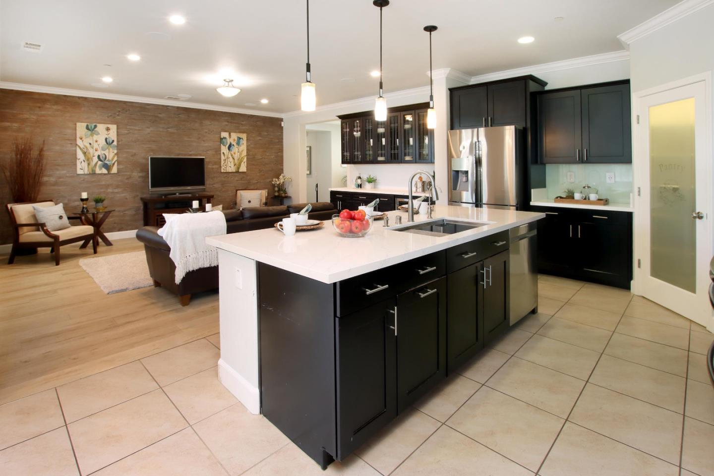 Detail Gallery Image 7 of 38 For 204 Sundance Dr, Hollister,  CA 95023 - 3 Beds | 2 Baths