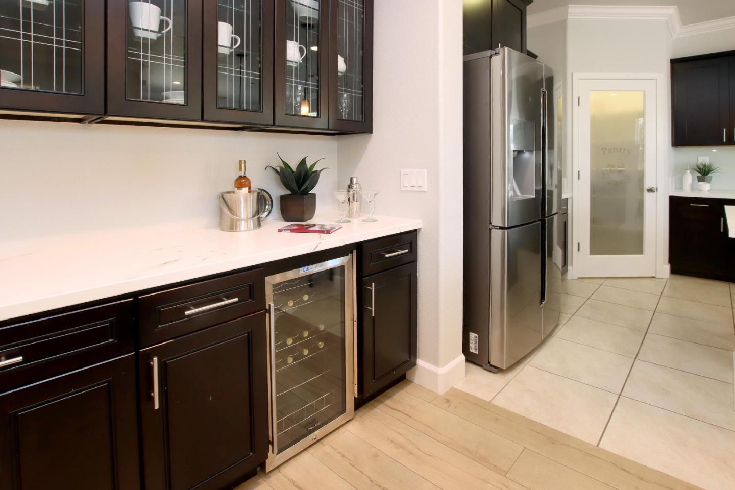 Detail Gallery Image 9 of 38 For 204 Sundance Dr, Hollister,  CA 95023 - 3 Beds | 2 Baths