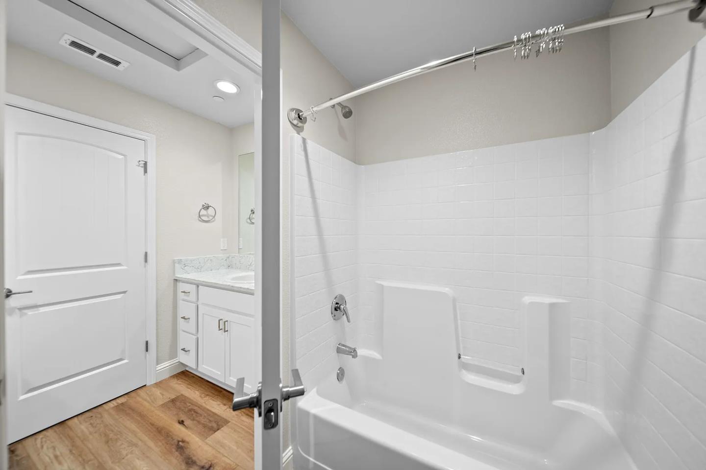 Detail Gallery Image 12 of 20 For 887 Congaree Ln, Redding,  CA 96001 - 4 Beds | 2/1 Baths