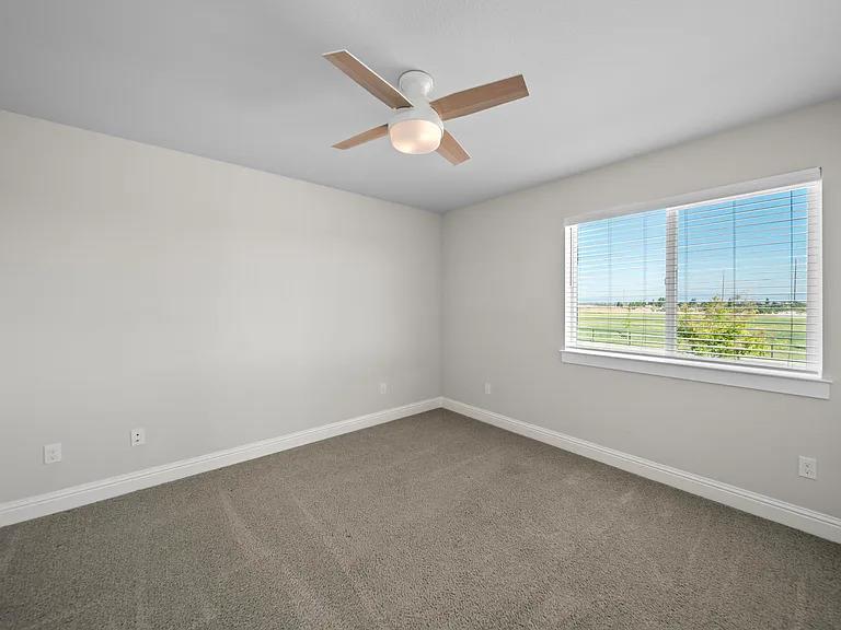 Detail Gallery Image 6 of 20 For 887 Congaree Ln, Redding,  CA 96001 - 4 Beds | 2/1 Baths