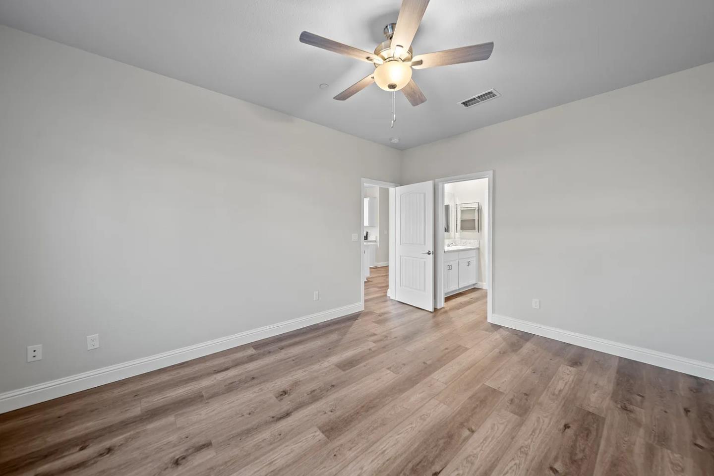 Detail Gallery Image 7 of 20 For 887 Congaree Ln, Redding,  CA 96001 - 4 Beds | 2/1 Baths