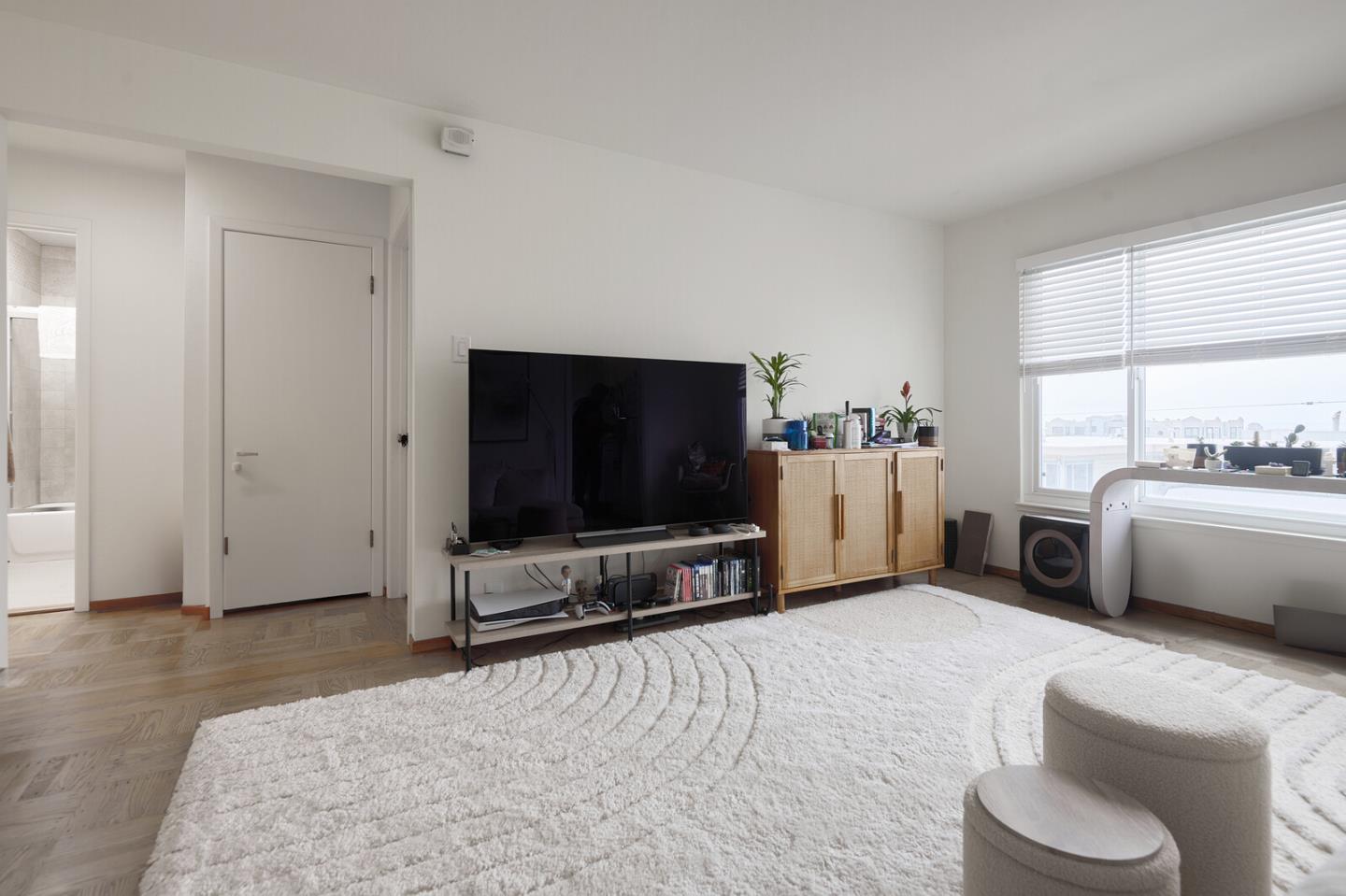 Detail Gallery Image 9 of 23 For 2390 43rd Ave, San Francisco,  CA 94116 - – Beds | – Baths