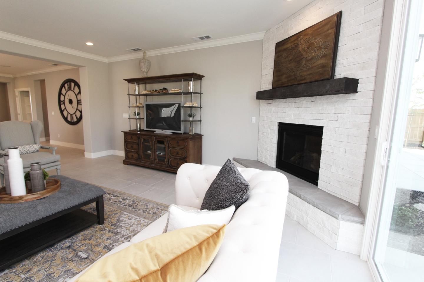 Detail Gallery Image 14 of 27 For 1664 Dolomite Dr #6,  Los Banos,  CA 93635 - 4 Beds | 2 Baths