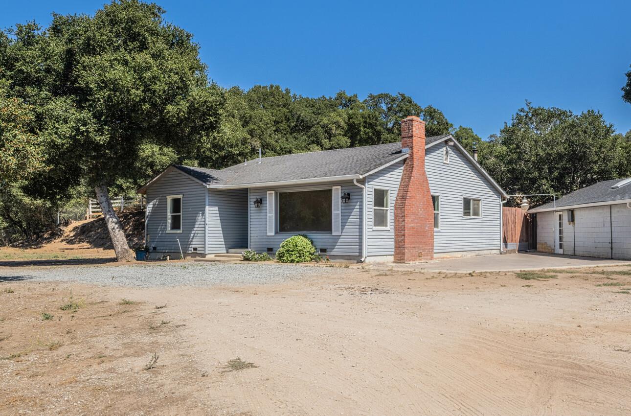Detail Gallery Image 4 of 39 For 19280 Mallory Canyon Rd, Salinas,  CA 93907 - 3 Beds | 1 Baths
