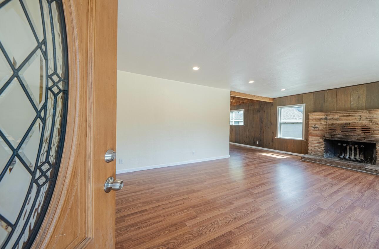 Detail Gallery Image 5 of 39 For 19280 Mallory Canyon Rd, Salinas,  CA 93907 - 3 Beds | 1 Baths