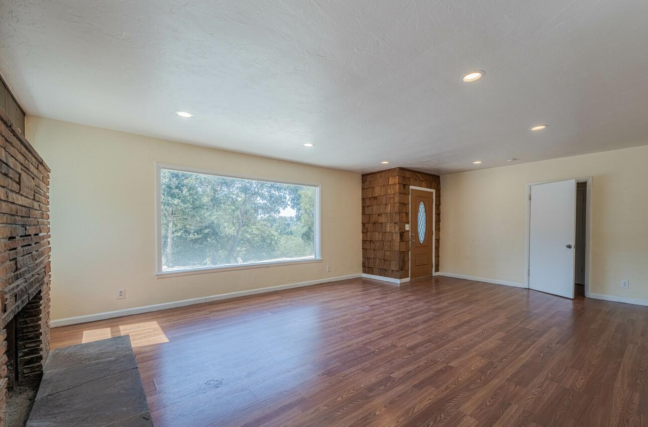 Detail Gallery Image 6 of 39 For 19280 Mallory Canyon Rd, Salinas,  CA 93907 - 3 Beds | 1 Baths