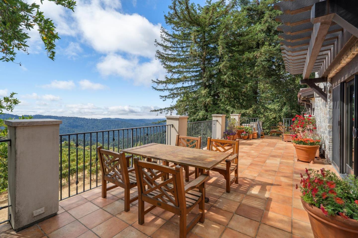 Detail Gallery Image 24 of 116 For 25200 Loma Prieta Ave, Los Gatos,  CA 95033 - 4 Beds | 3 Baths