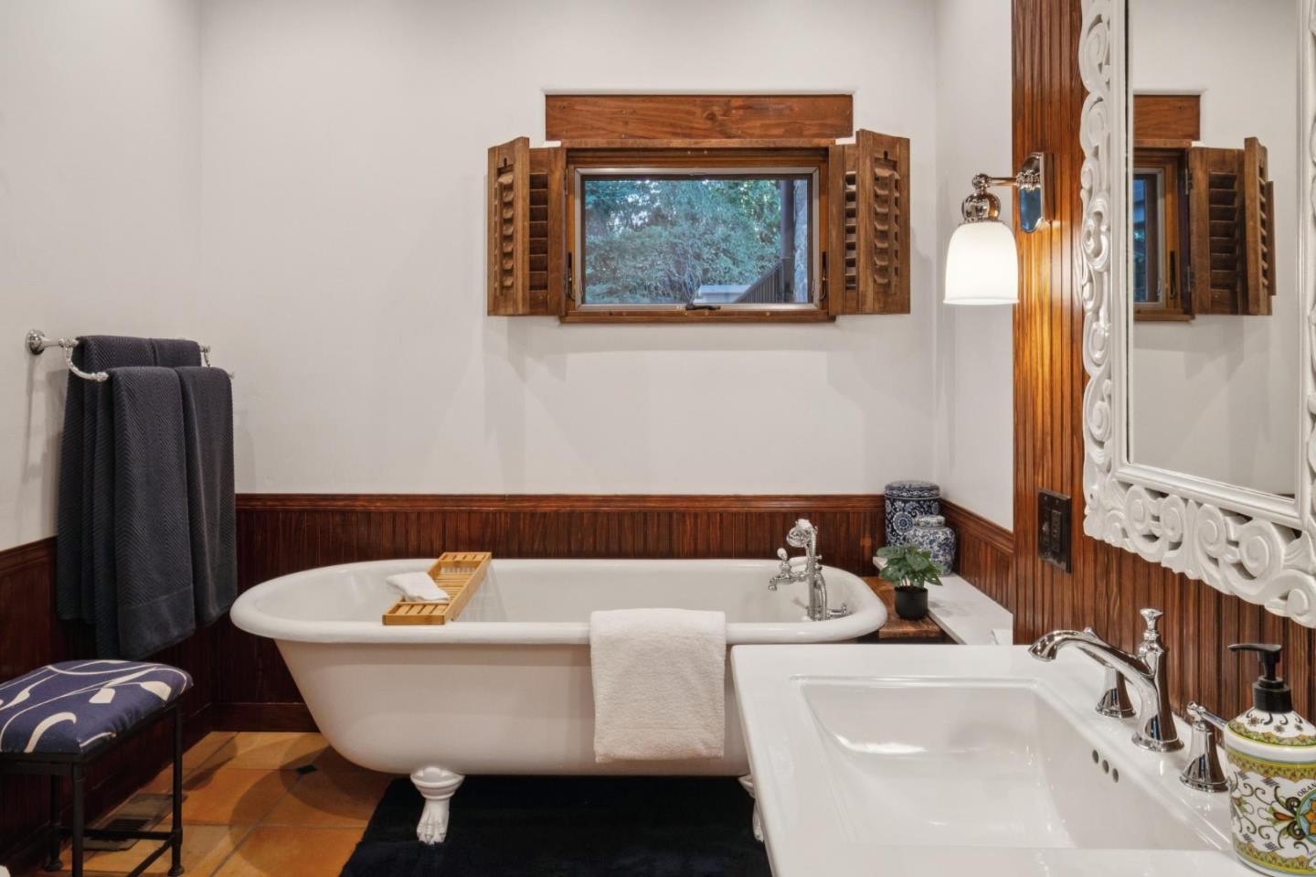 Detail Gallery Image 37 of 116 For 25200 Loma Prieta Ave, Los Gatos,  CA 95033 - 4 Beds | 3 Baths