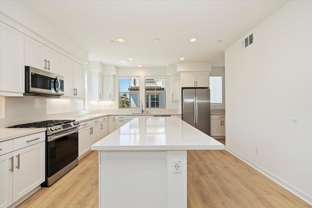 Detail Gallery Image 13 of 51 For 220 Babson Ct, Claremont,  CA 91711 - 4 Beds | 3/1 Baths