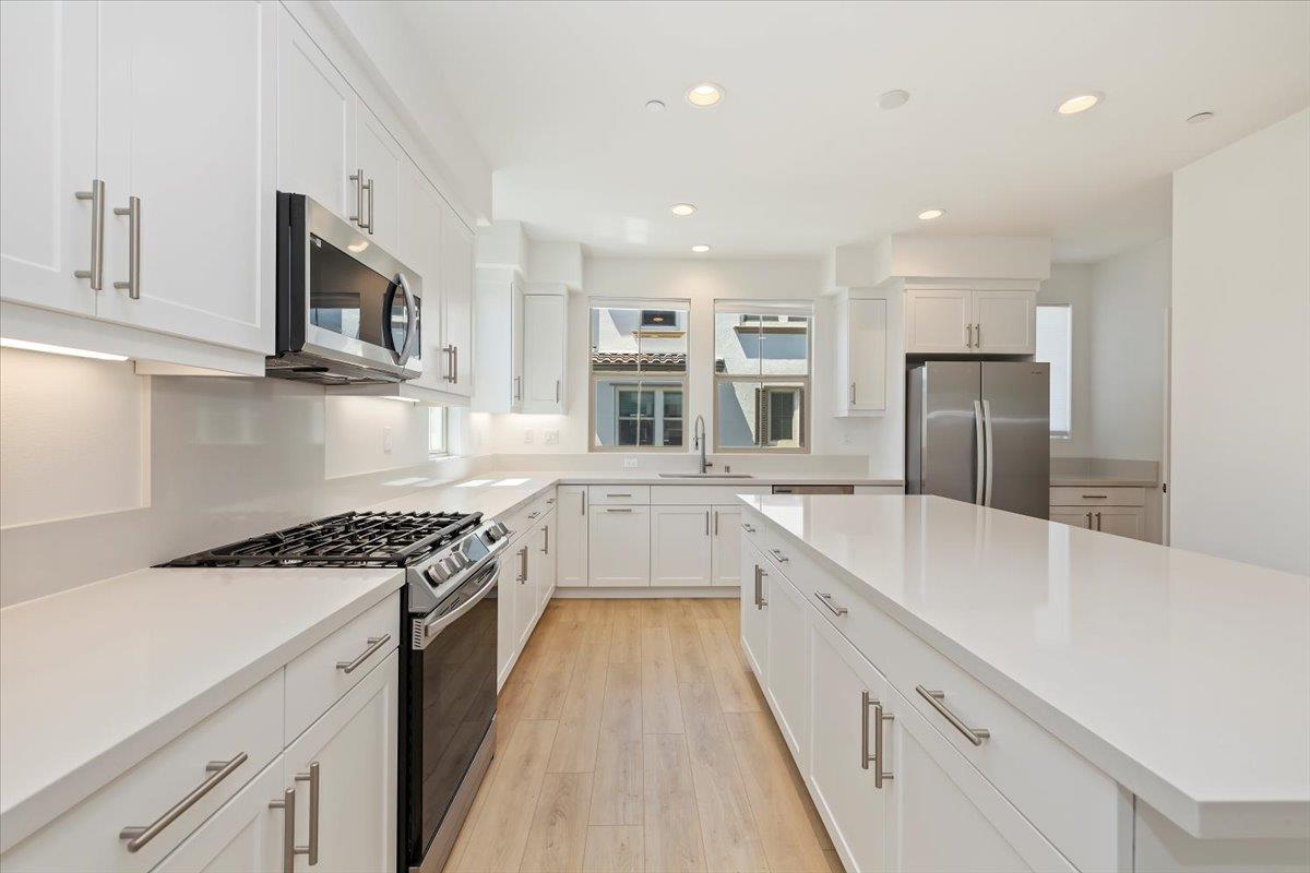 Detail Gallery Image 14 of 51 For 220 Babson Ct, Claremont,  CA 91711 - 4 Beds | 3/1 Baths
