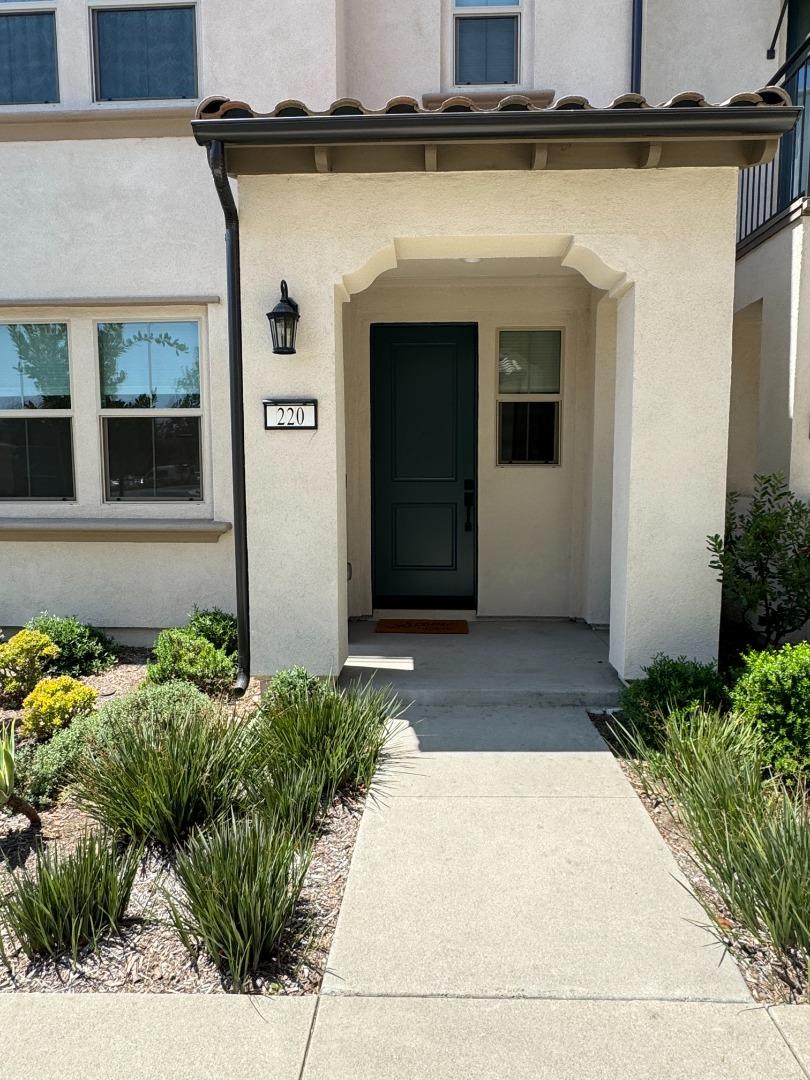 Detail Gallery Image 3 of 51 For 220 Babson Ct, Claremont,  CA 91711 - 4 Beds | 3/1 Baths