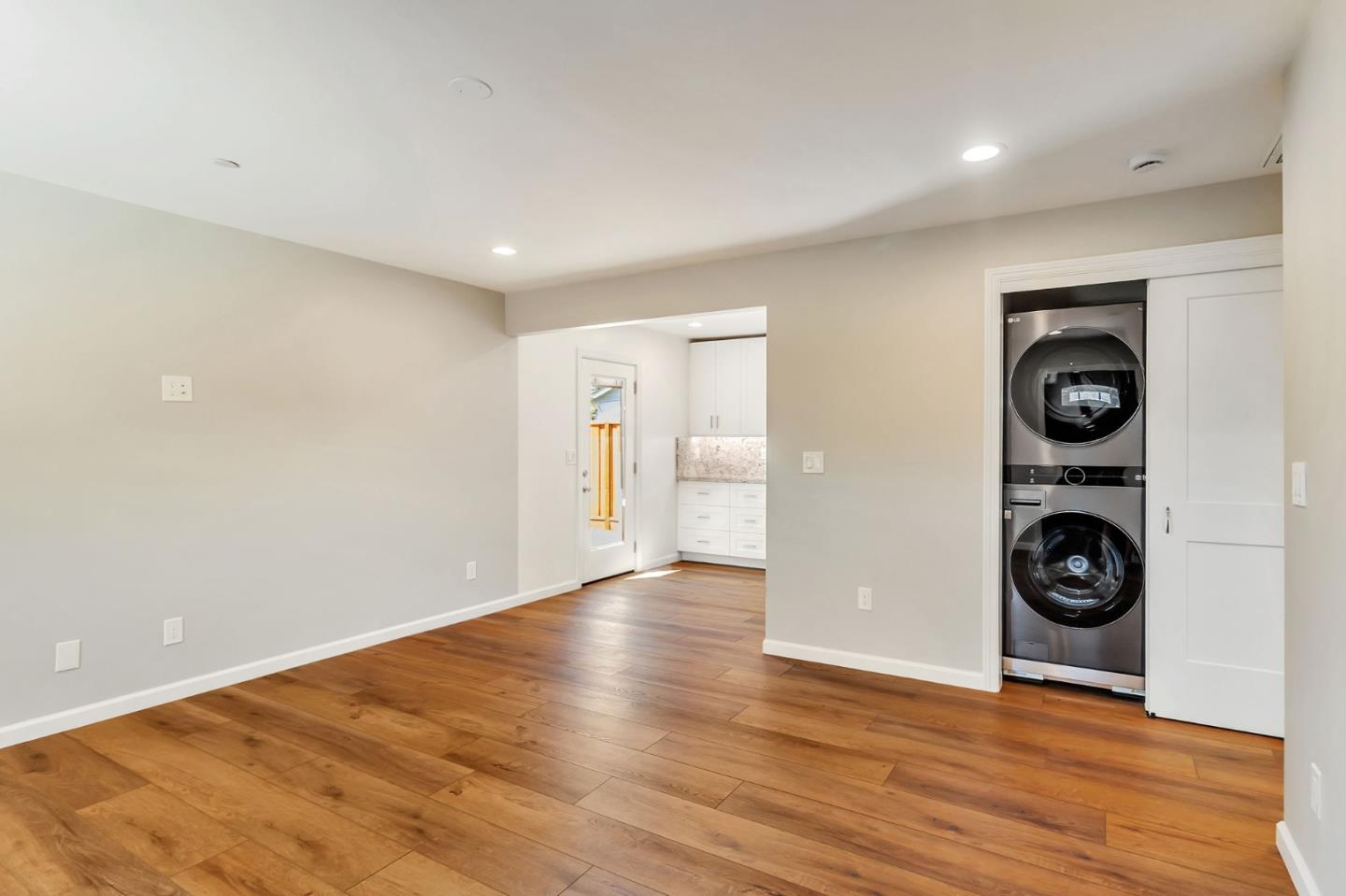 Detail Gallery Image 10 of 36 For 1958 Woodside Rd, Redwood City,  CA 94061 - 2 Beds | 1 Baths