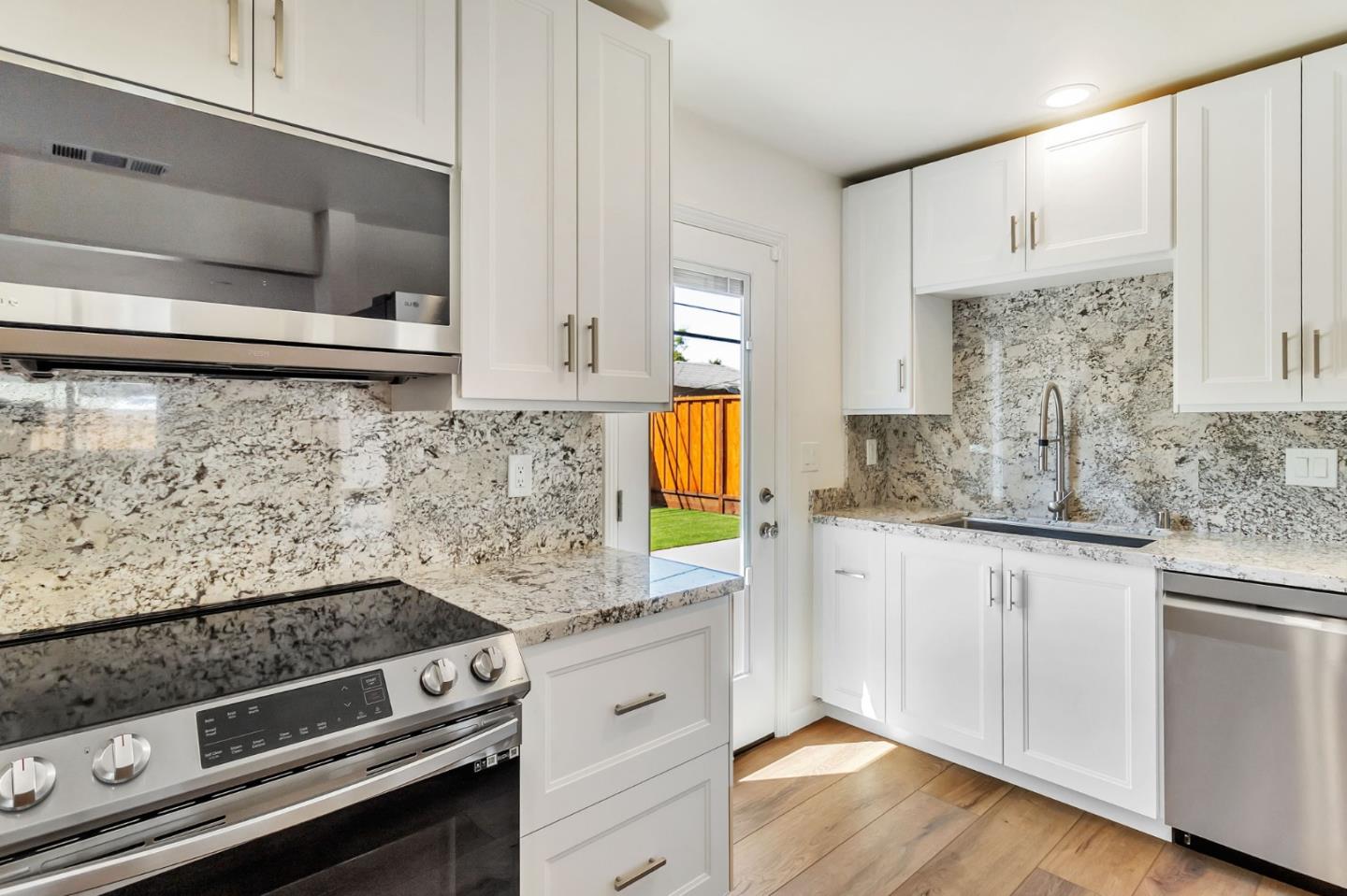 Detail Gallery Image 13 of 36 For 1958 Woodside Rd, Redwood City,  CA 94061 - 2 Beds | 1 Baths