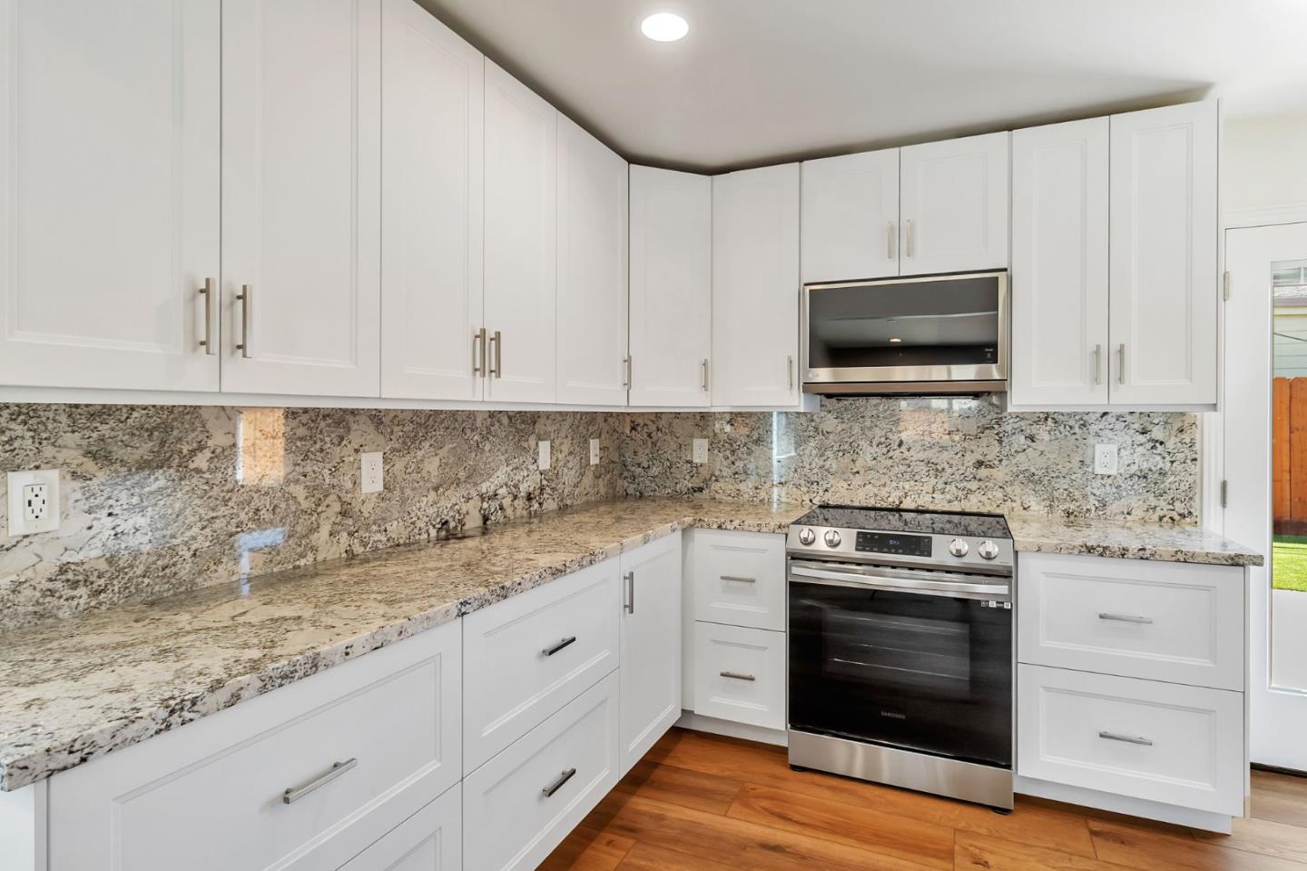 Detail Gallery Image 14 of 36 For 1958 Woodside Rd, Redwood City,  CA 94061 - 2 Beds | 1 Baths