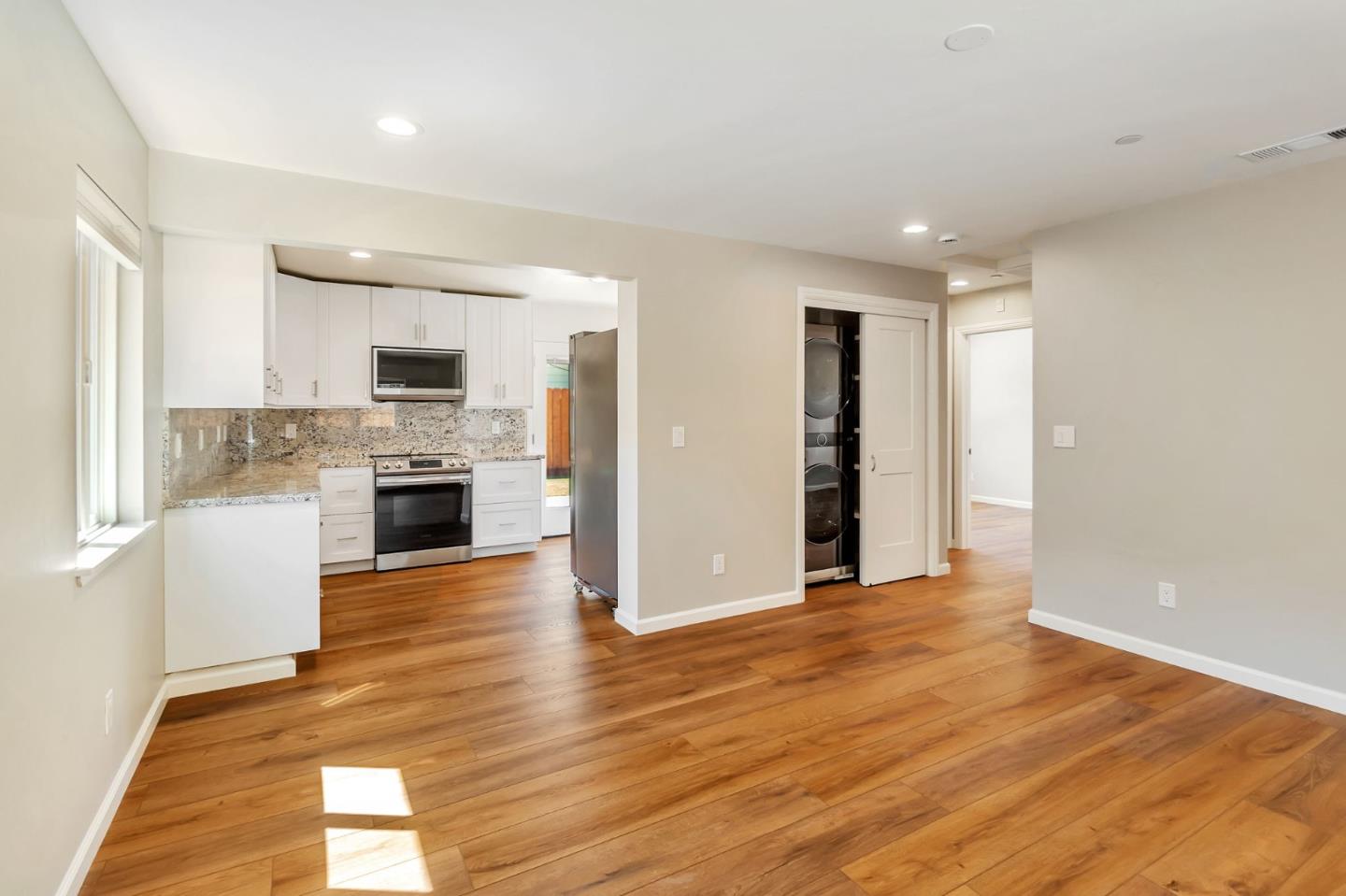 Detail Gallery Image 16 of 36 For 1958 Woodside Rd, Redwood City,  CA 94061 - 2 Beds | 1 Baths