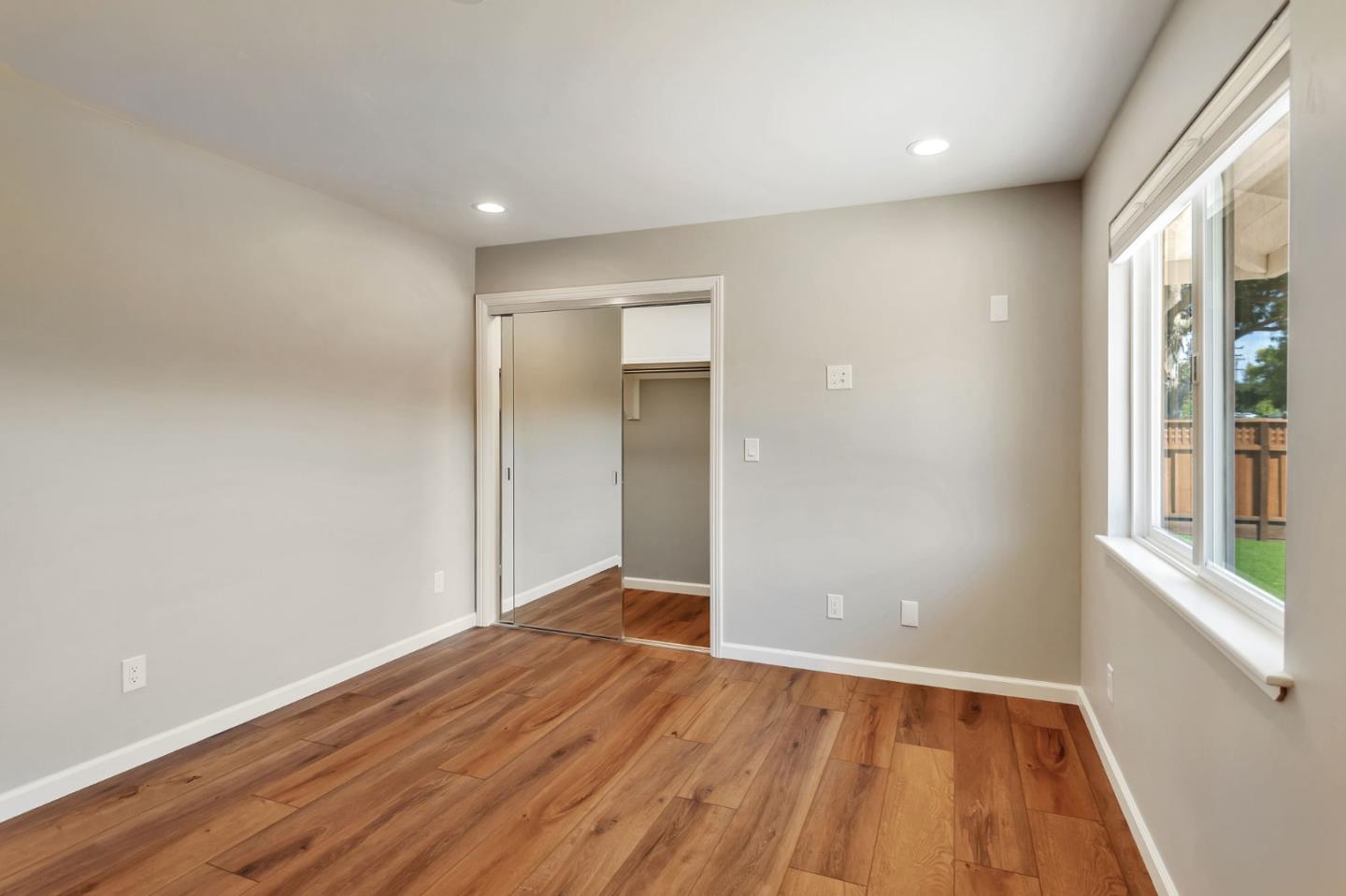 Detail Gallery Image 18 of 36 For 1958 Woodside Rd, Redwood City,  CA 94061 - 2 Beds | 1 Baths