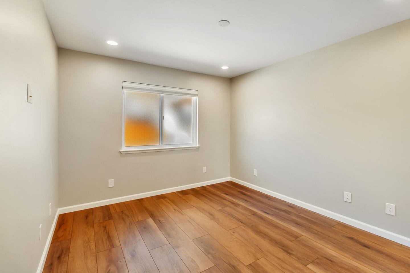 Detail Gallery Image 23 of 36 For 1958 Woodside Rd, Redwood City,  CA 94061 - 2 Beds | 1 Baths