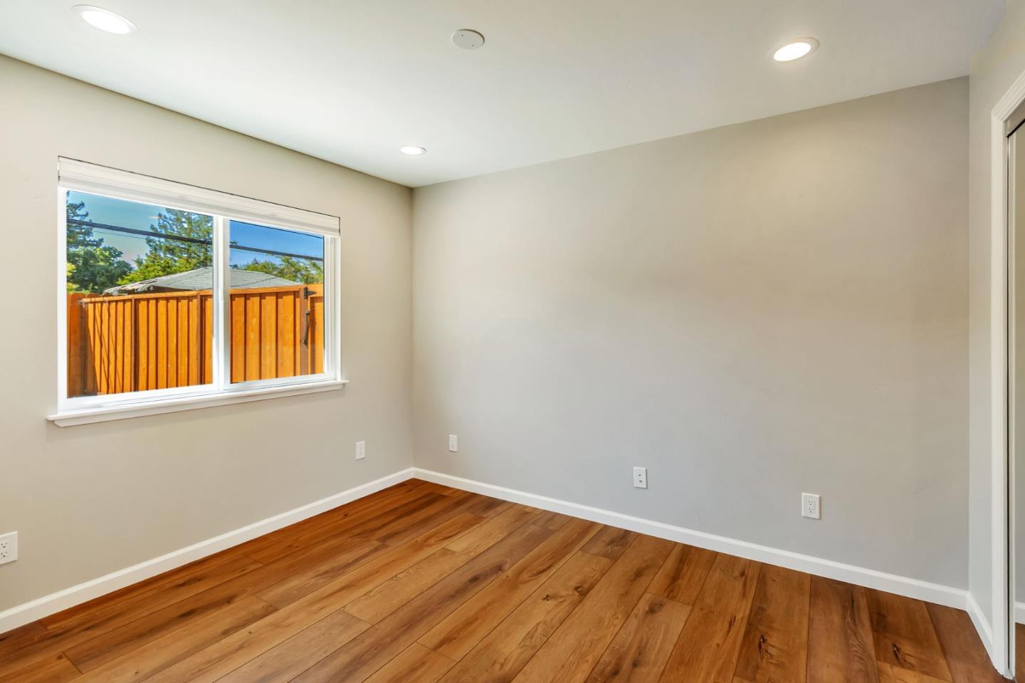Detail Gallery Image 24 of 36 For 1958 Woodside Rd, Redwood City,  CA 94061 - 2 Beds | 1 Baths