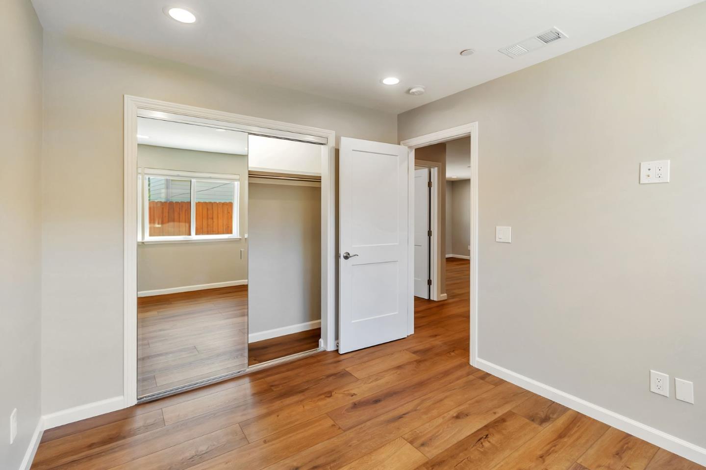 Detail Gallery Image 25 of 36 For 1958 Woodside Rd, Redwood City,  CA 94061 - 2 Beds | 1 Baths