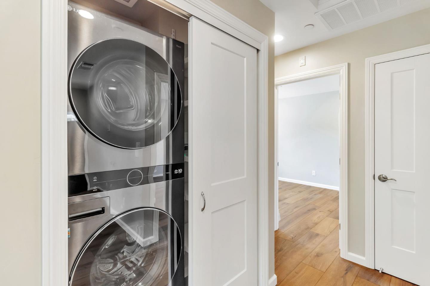 Detail Gallery Image 29 of 36 For 1958 Woodside Rd, Redwood City,  CA 94061 - 2 Beds | 1 Baths