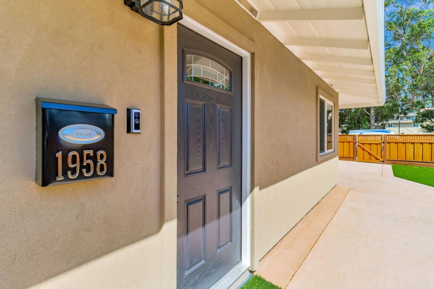 Detail Gallery Image 8 of 36 For 1958 Woodside Rd, Redwood City,  CA 94061 - 2 Beds | 1 Baths