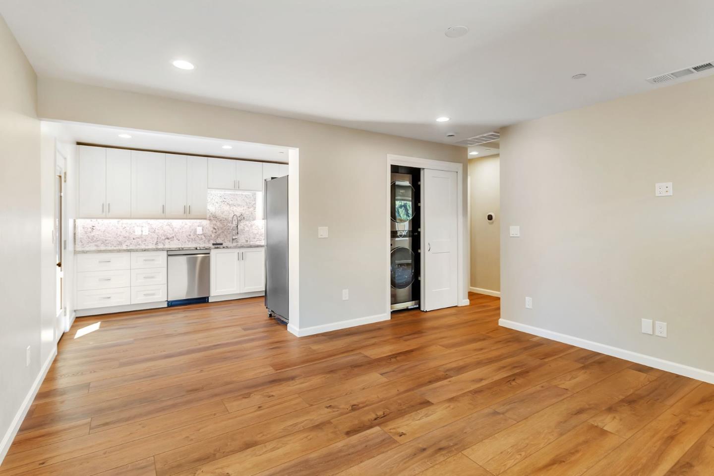 Detail Gallery Image 9 of 36 For 1958 Woodside Rd, Redwood City,  CA 94061 - 2 Beds | 1 Baths