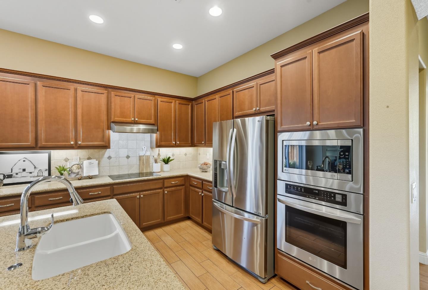 Detail Gallery Image 12 of 42 For 1900 Monte Vista Dr, Hollister,  CA 95023 - 4 Beds | 2 Baths