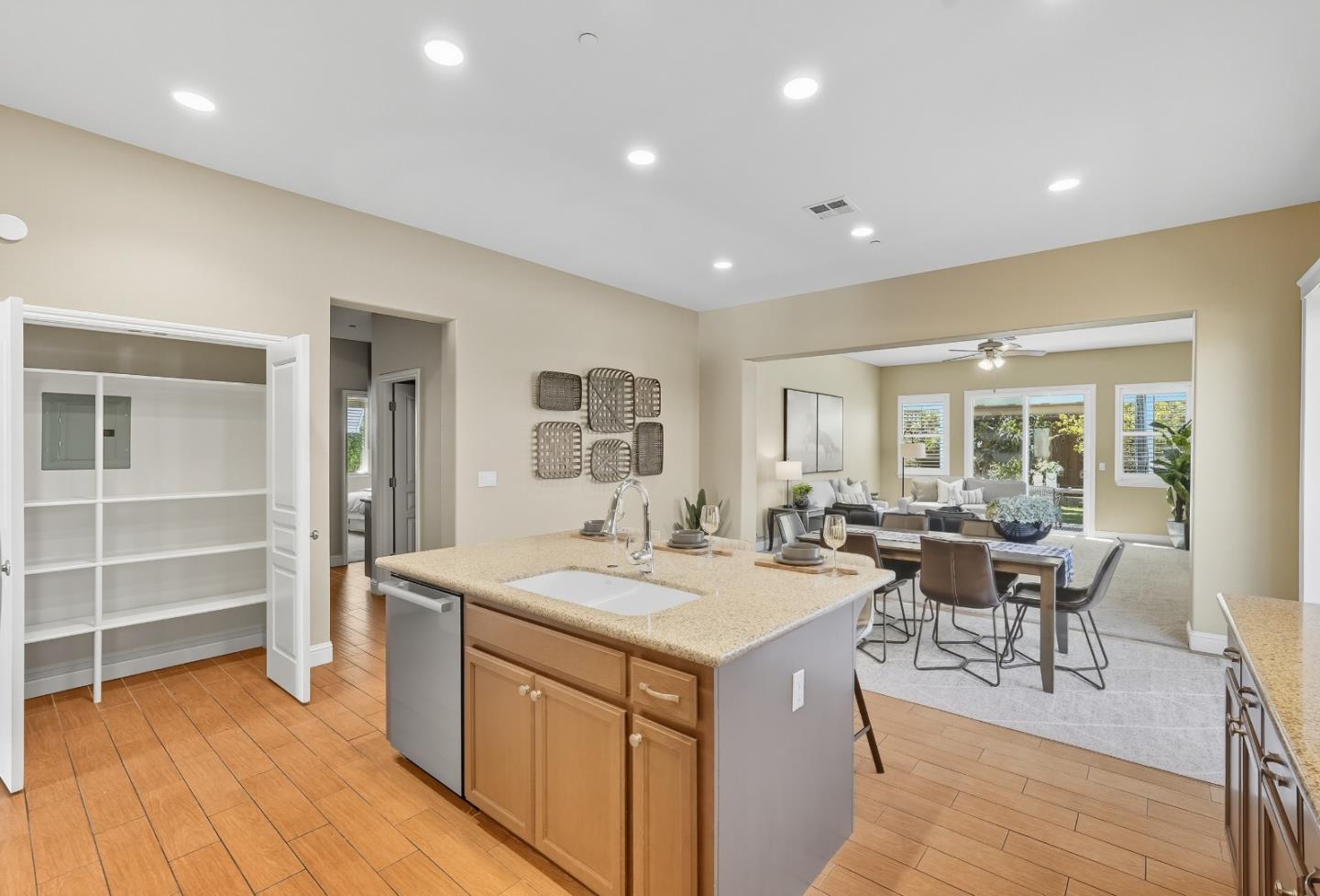 Detail Gallery Image 14 of 42 For 1900 Monte Vista Dr, Hollister,  CA 95023 - 4 Beds | 2 Baths