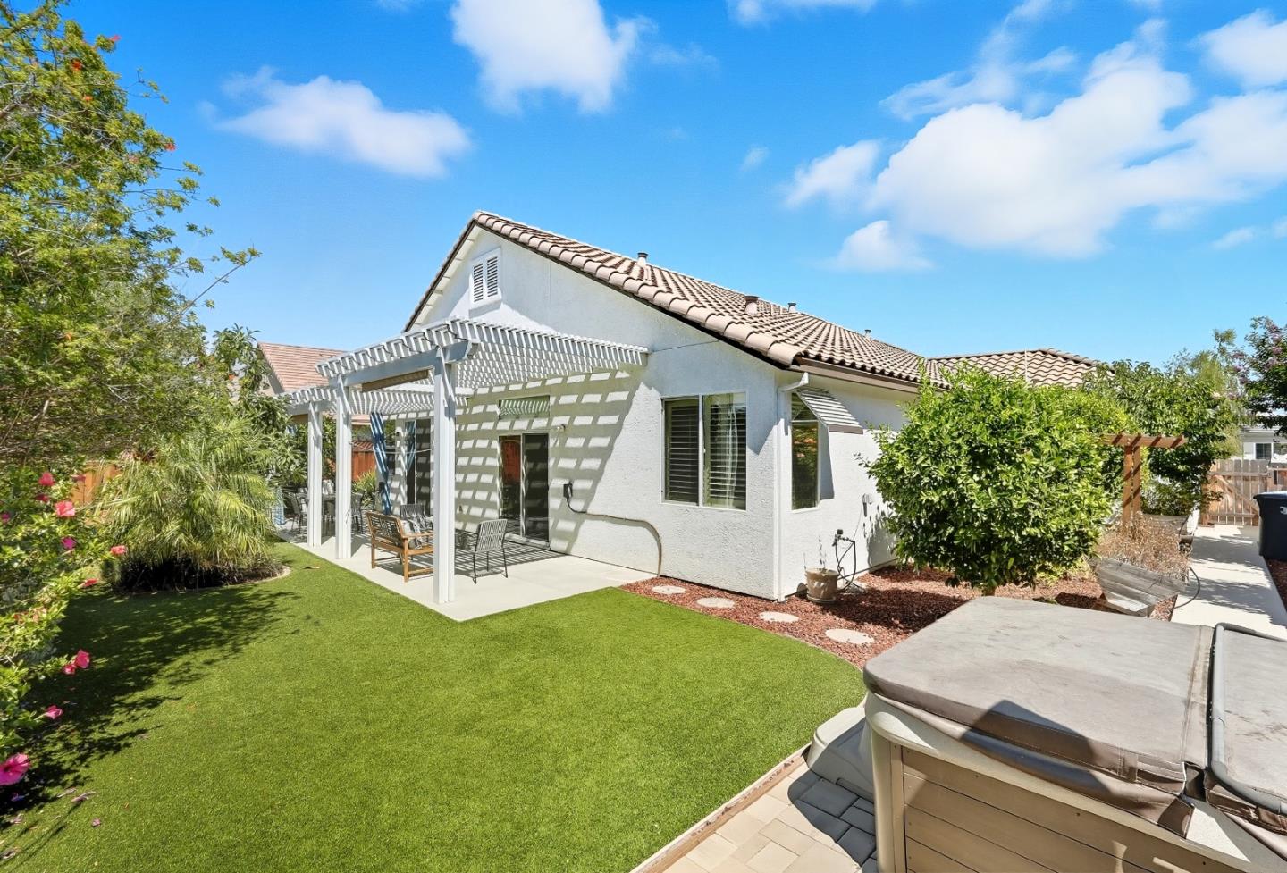 Detail Gallery Image 19 of 42 For 1900 Monte Vista Dr, Hollister,  CA 95023 - 4 Beds | 2 Baths