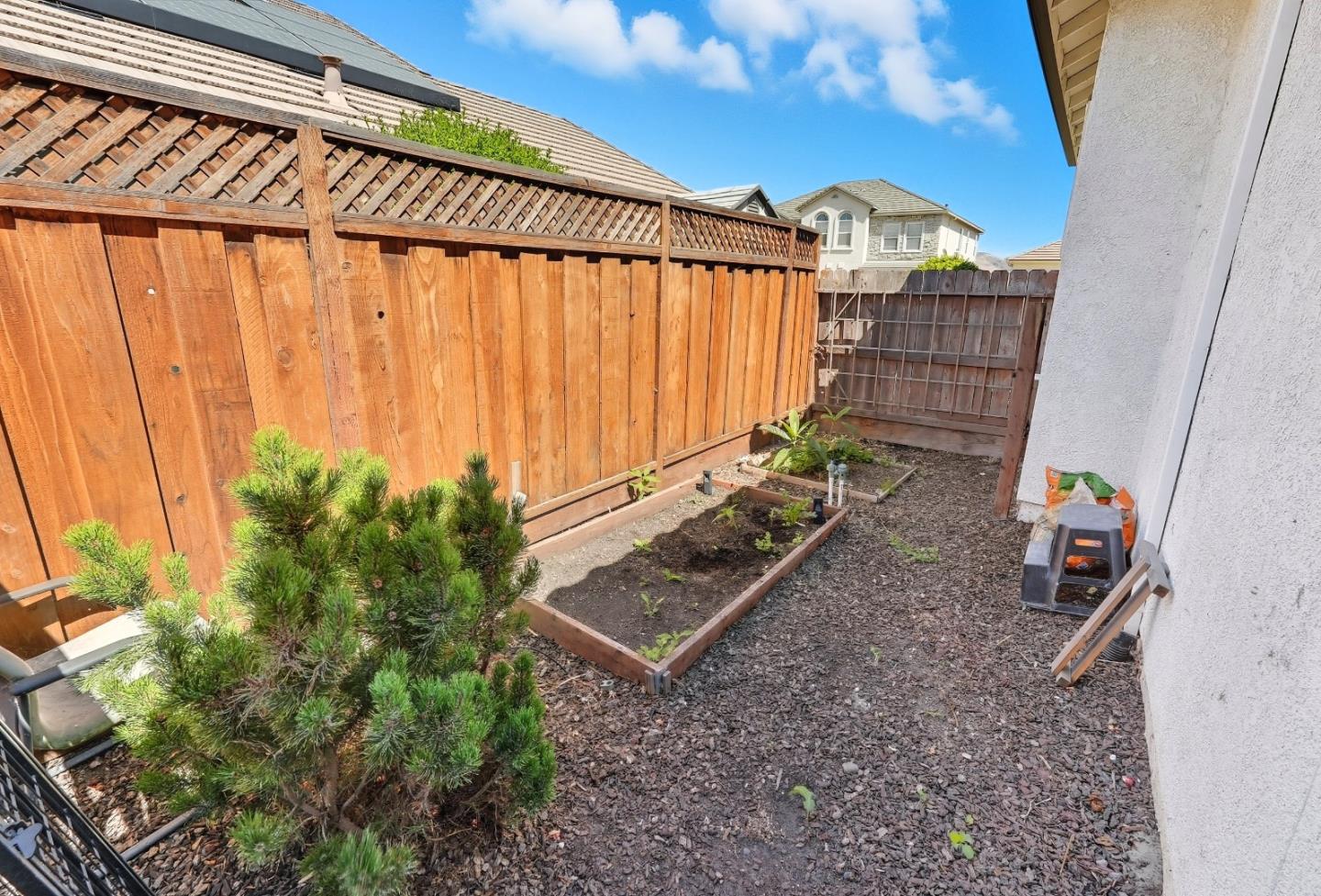 Detail Gallery Image 22 of 42 For 1900 Monte Vista Dr, Hollister,  CA 95023 - 4 Beds | 2 Baths