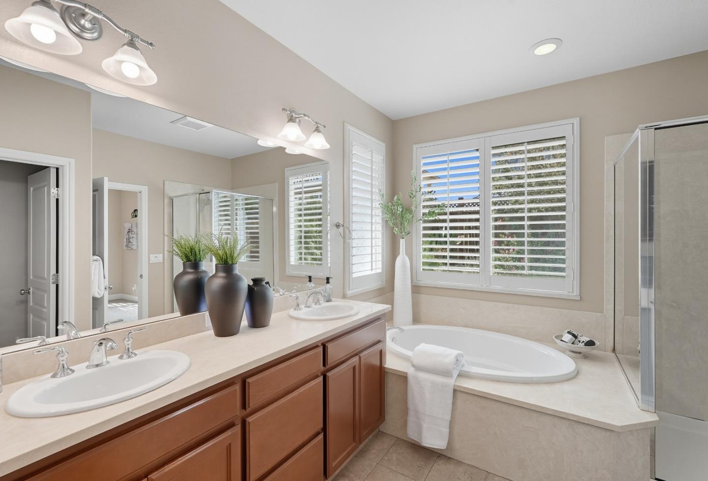 Detail Gallery Image 26 of 42 For 1900 Monte Vista Dr, Hollister,  CA 95023 - 4 Beds | 2 Baths