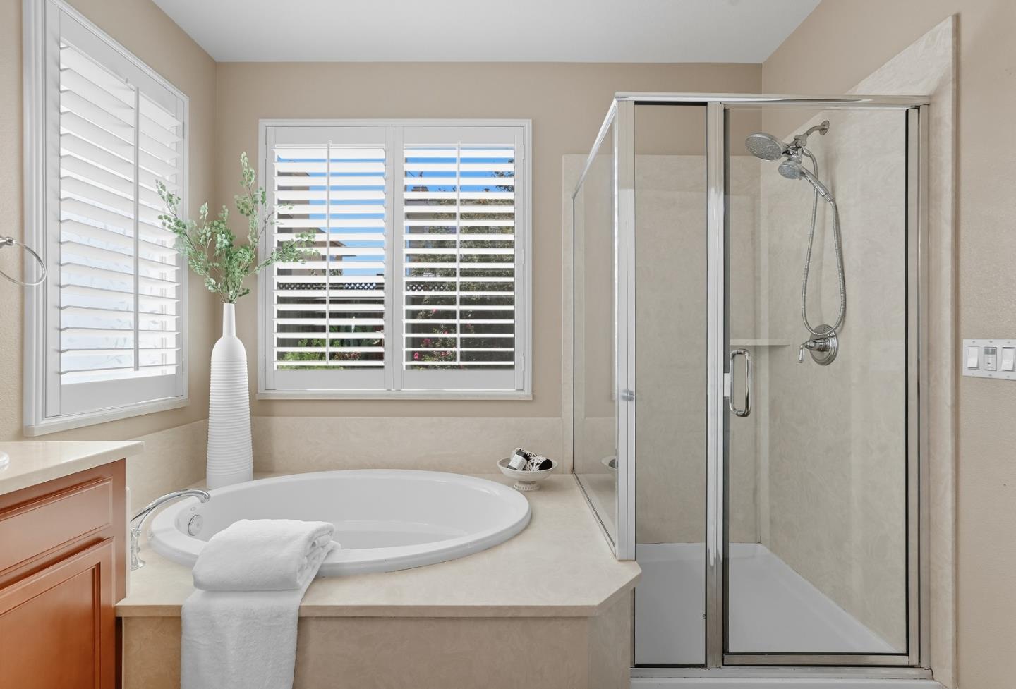 Detail Gallery Image 27 of 42 For 1900 Monte Vista Dr, Hollister,  CA 95023 - 4 Beds | 2 Baths