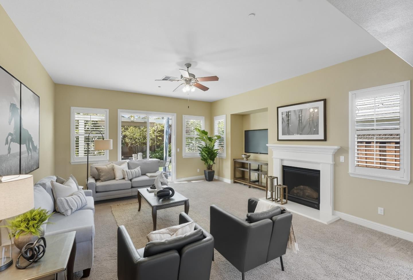 Detail Gallery Image 4 of 42 For 1900 Monte Vista Dr, Hollister,  CA 95023 - 4 Beds | 2 Baths